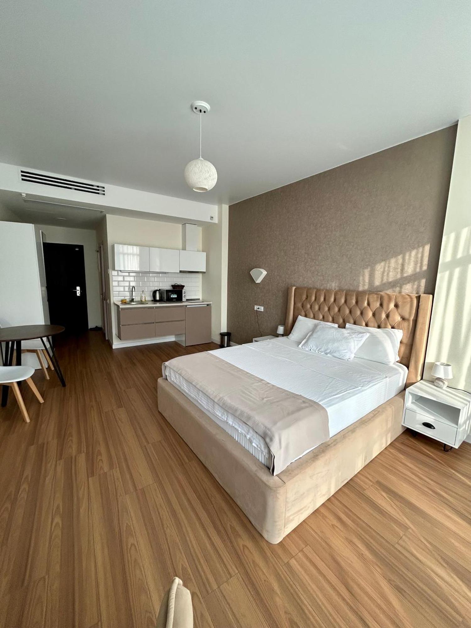 White Apartment Batumi Eksteriør bilde