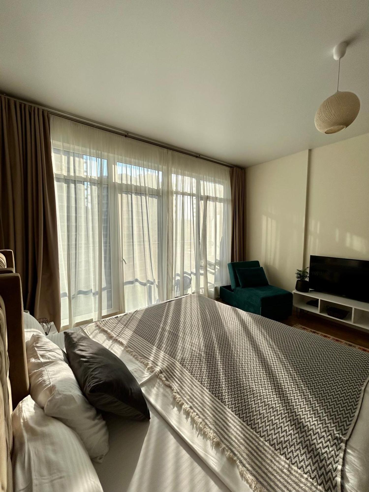 White Apartment Batumi Eksteriør bilde