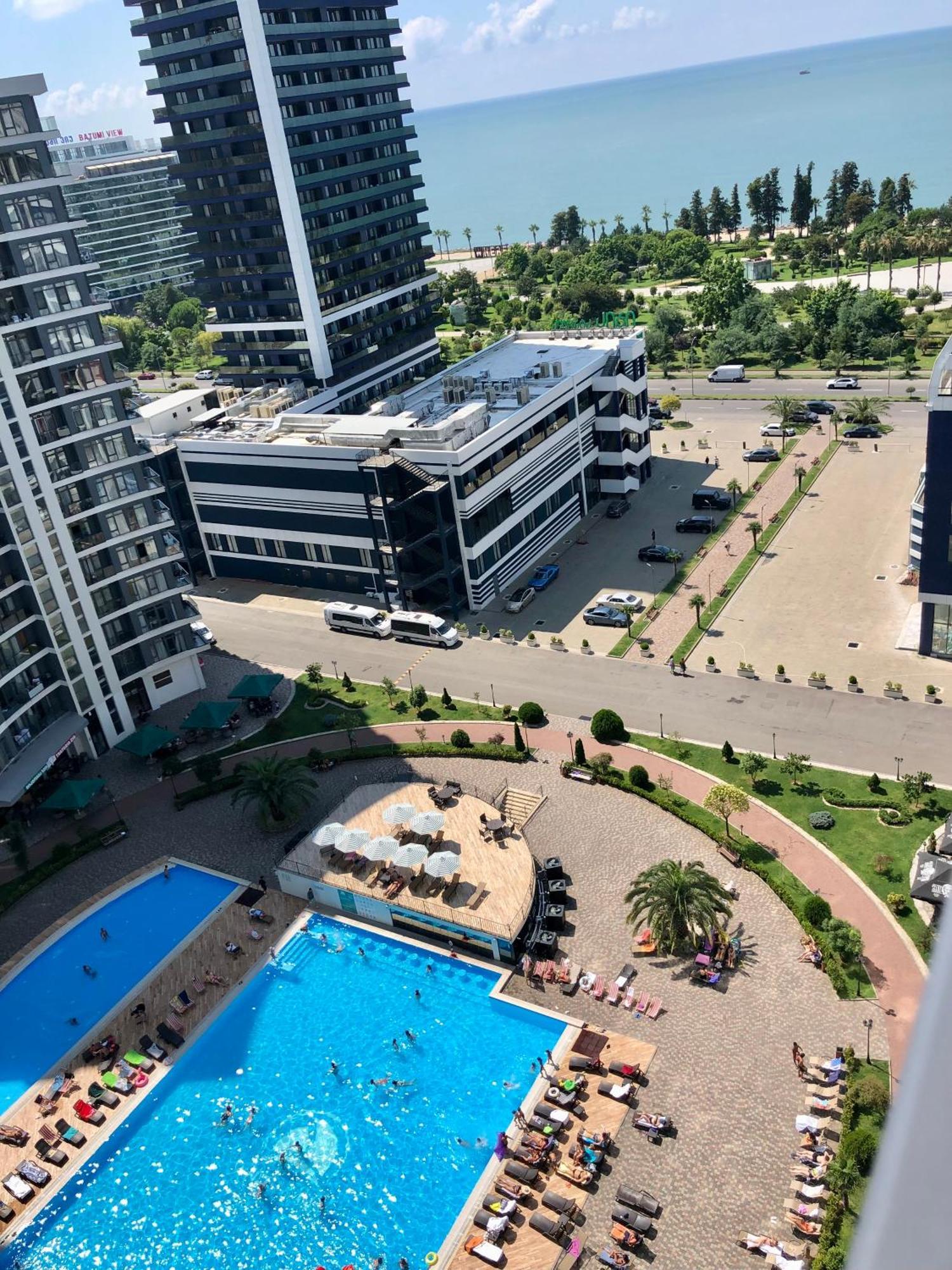 White Apartment Batumi Eksteriør bilde