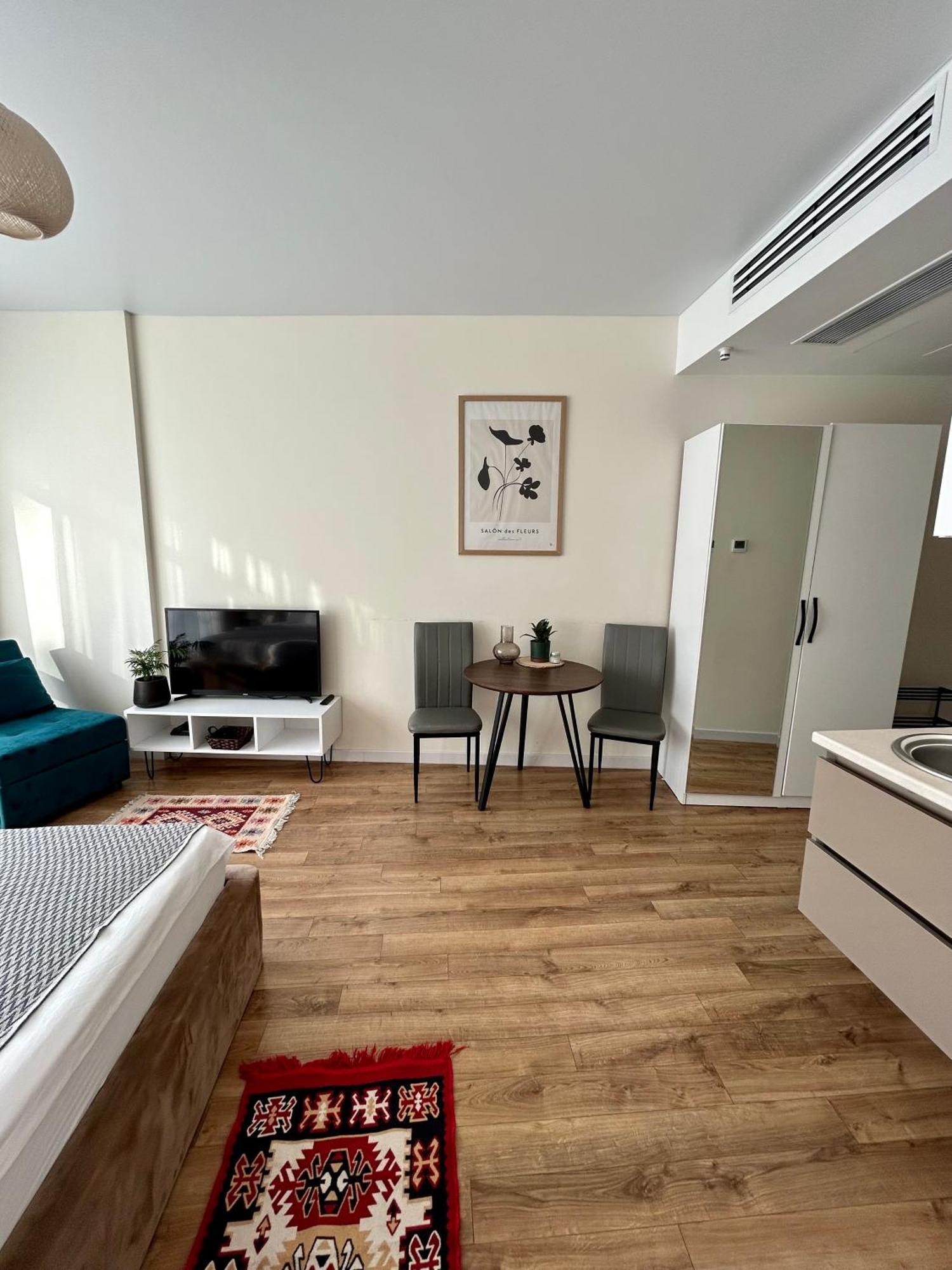 White Apartment Batumi Eksteriør bilde