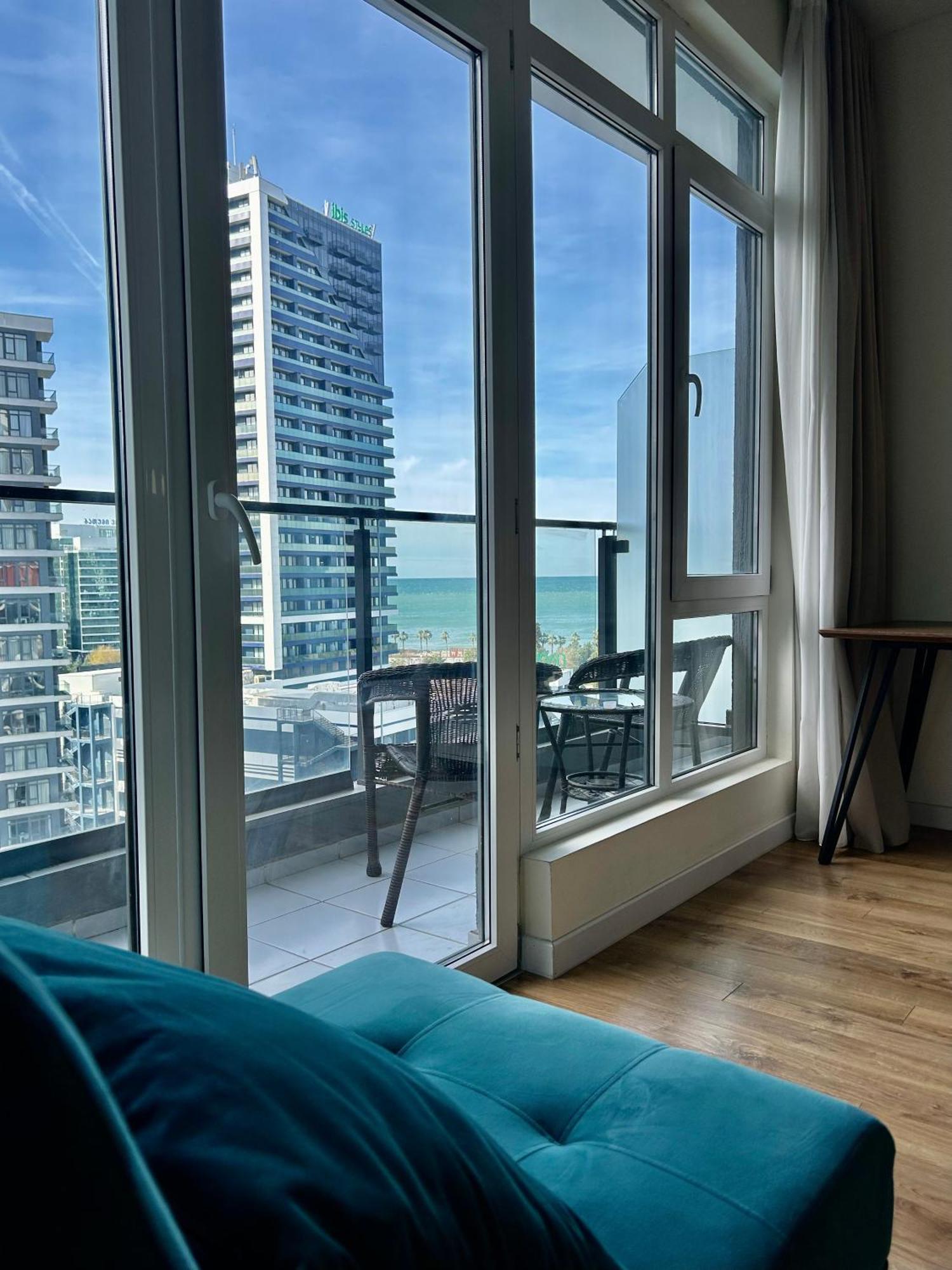 White Apartment Batumi Eksteriør bilde