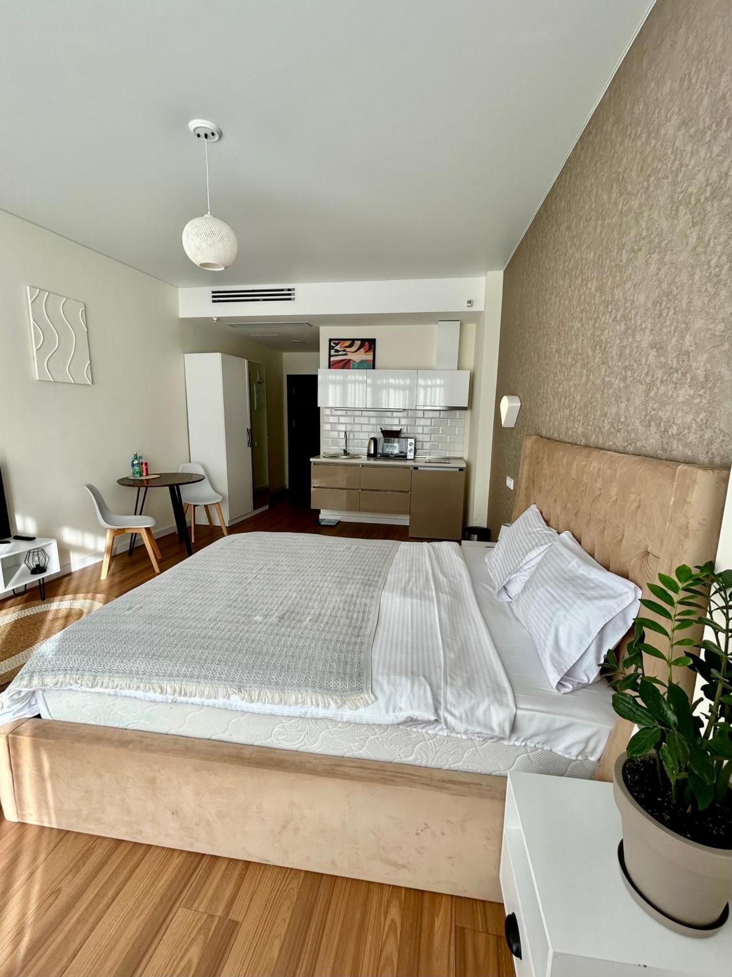 White Apartment Batumi Eksteriør bilde